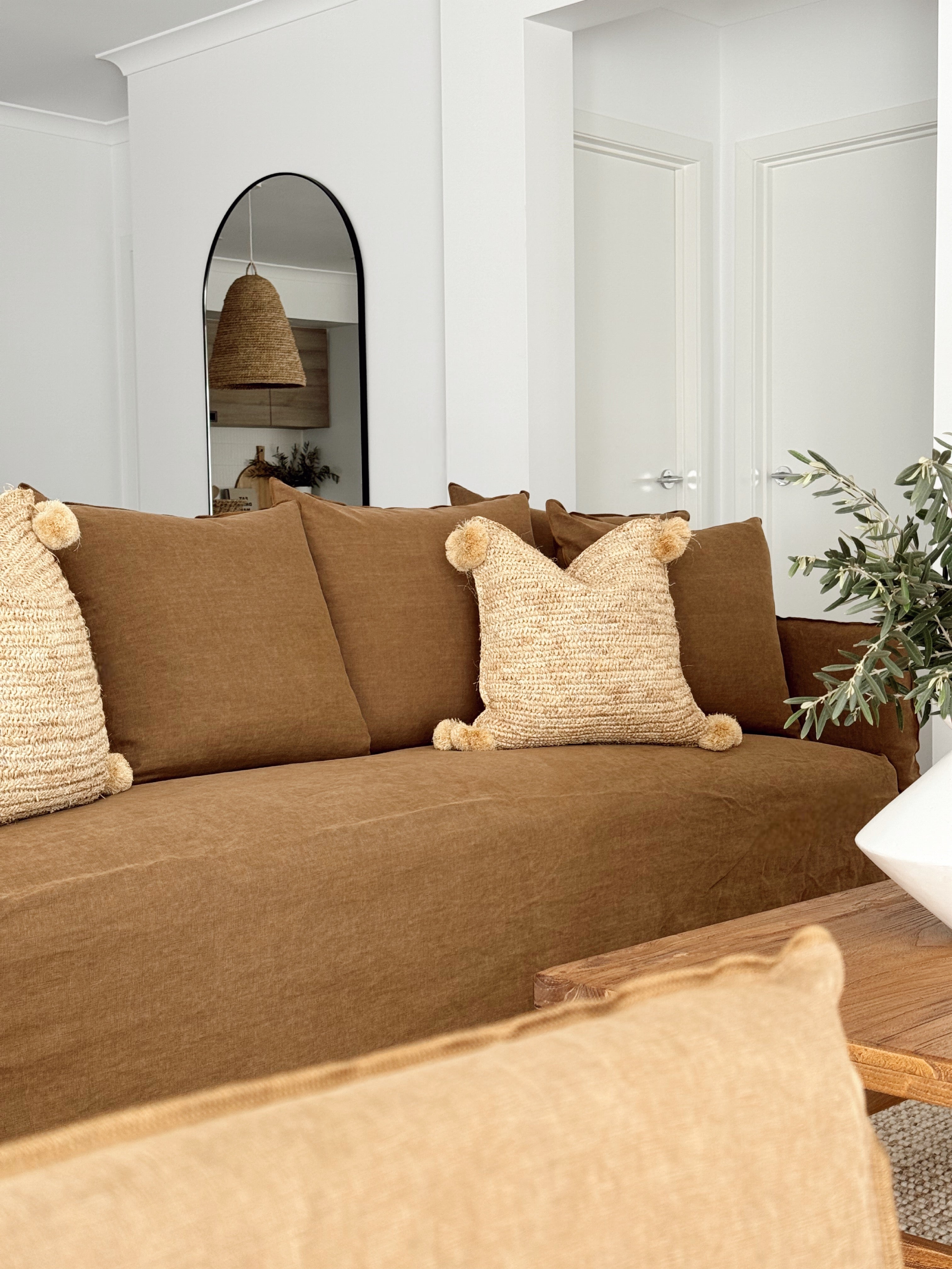 Ellidy | Pom Pom Cushion